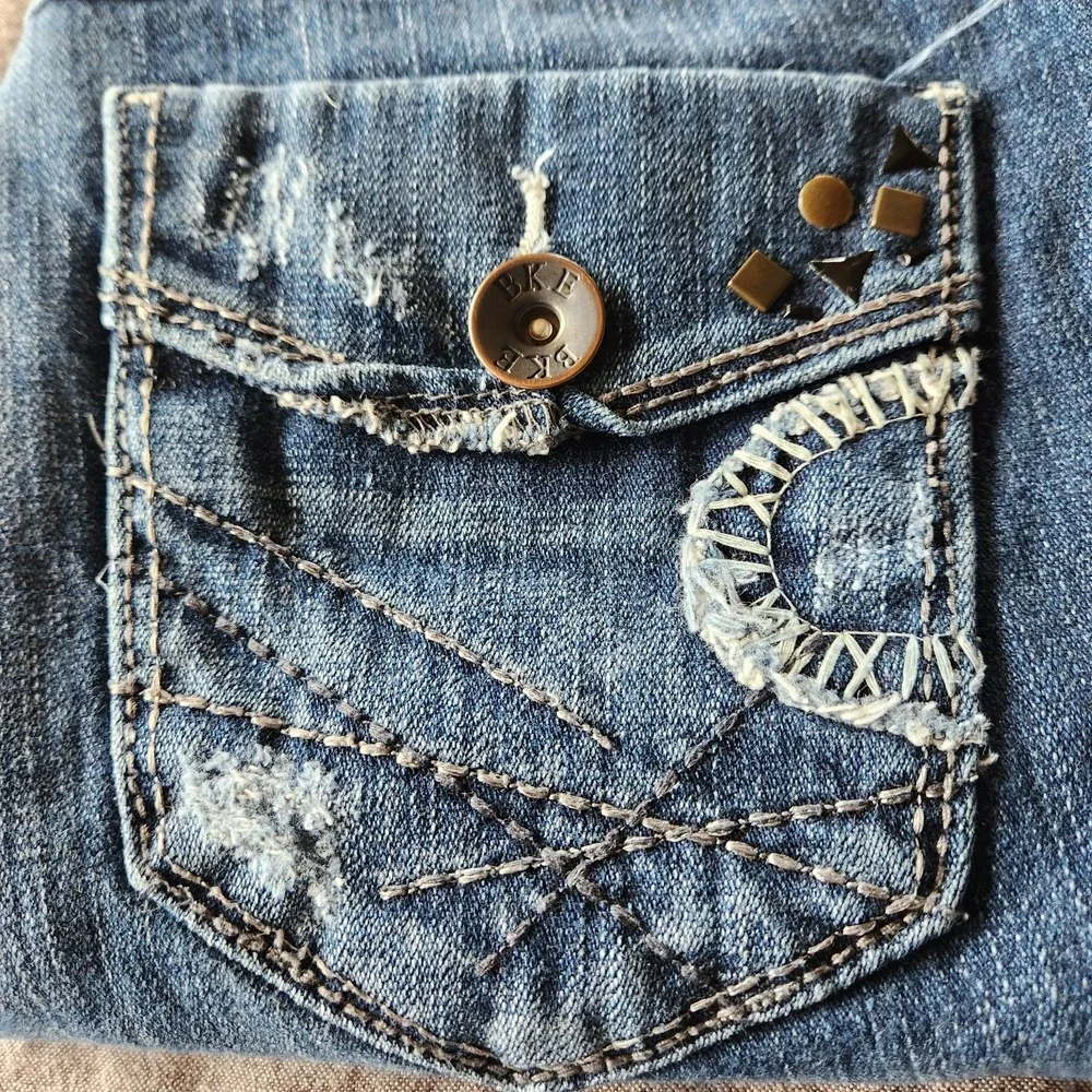 BKE Sloan Shorts Womens 28 Blue Denim Dark Wash Mid Rise Distressed Embellished - Picture 9 of 10